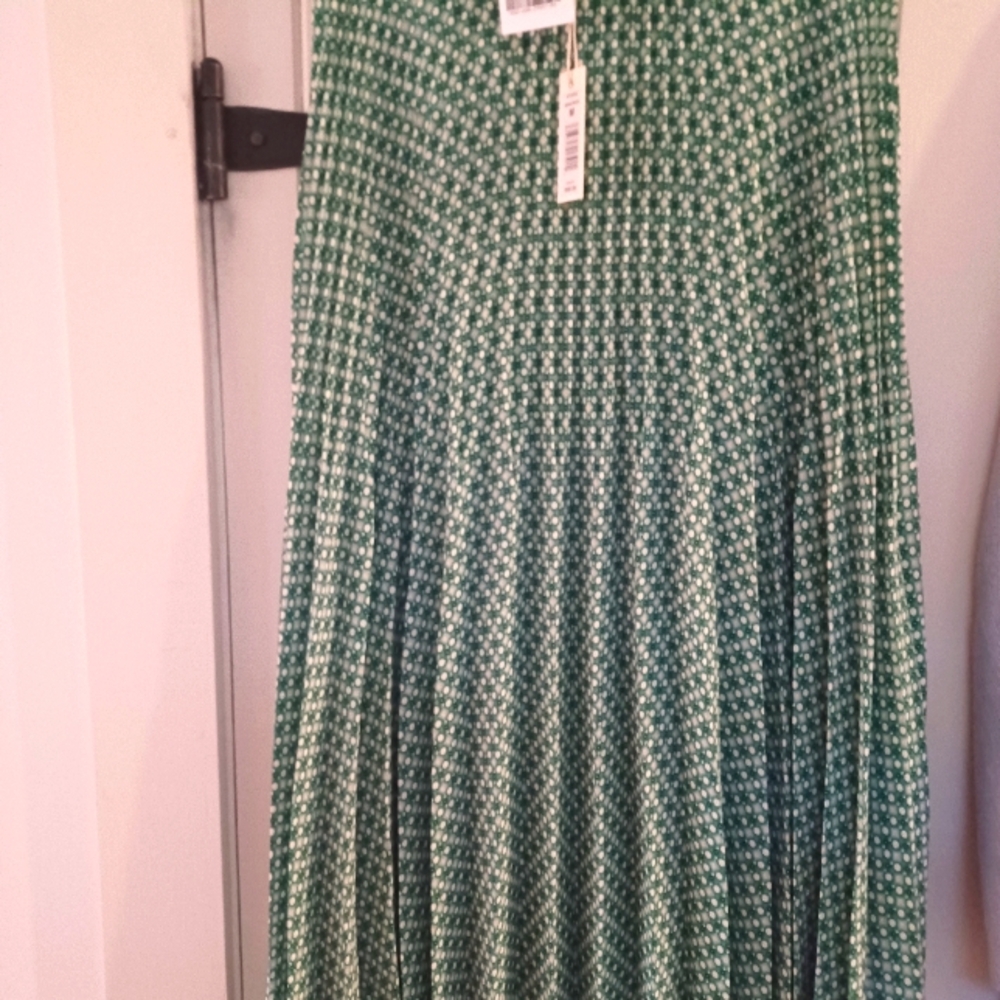 Maxx Studio Woman's Green and White Skirt  SIZE MEDIUM